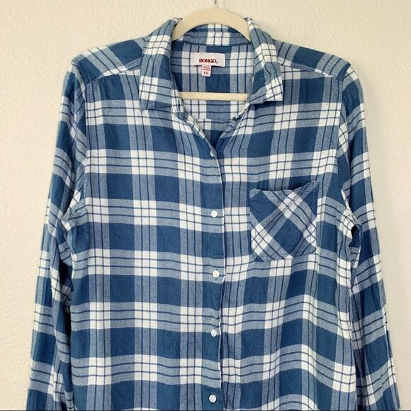 Bongo Women’s Size Large Blue Plaid Button Down Shirt - Picture 2 of 11